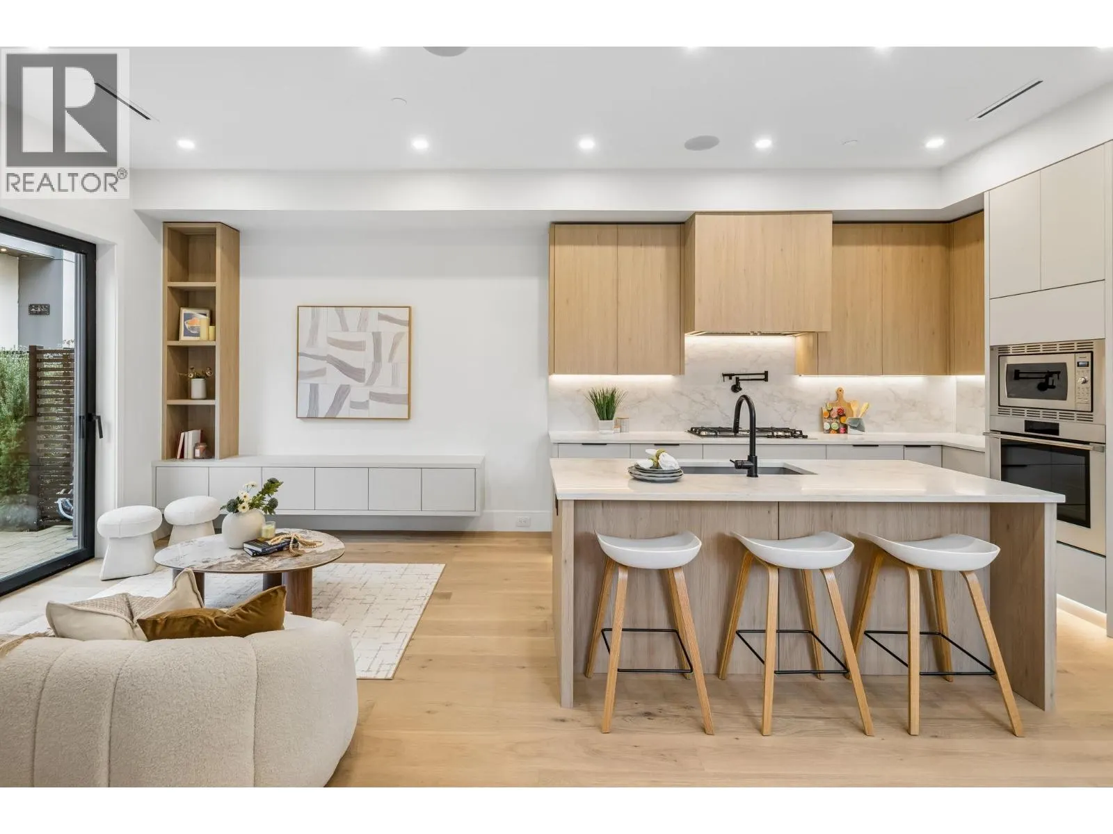 934 W 57TH AVENUE