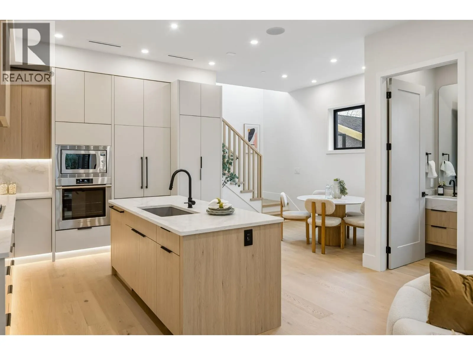 934 W 57TH AVENUE