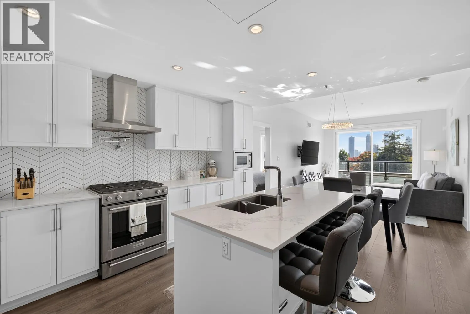 508 4477 HASTINGS STREET