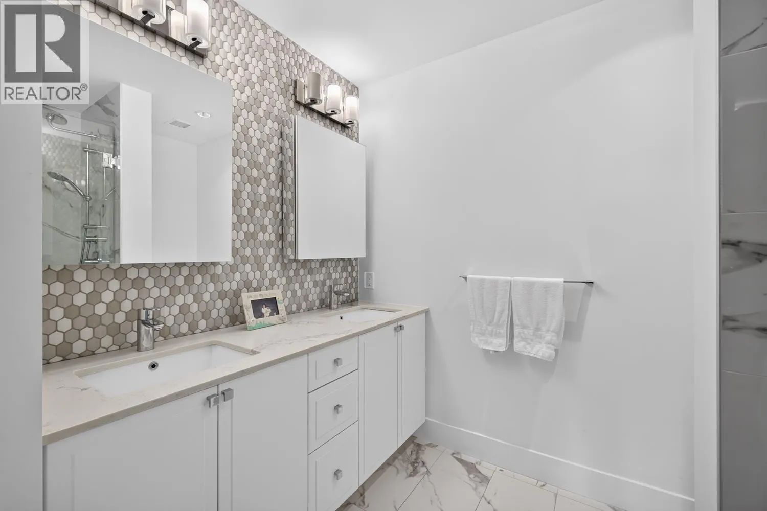 508 4477 HASTINGS STREET