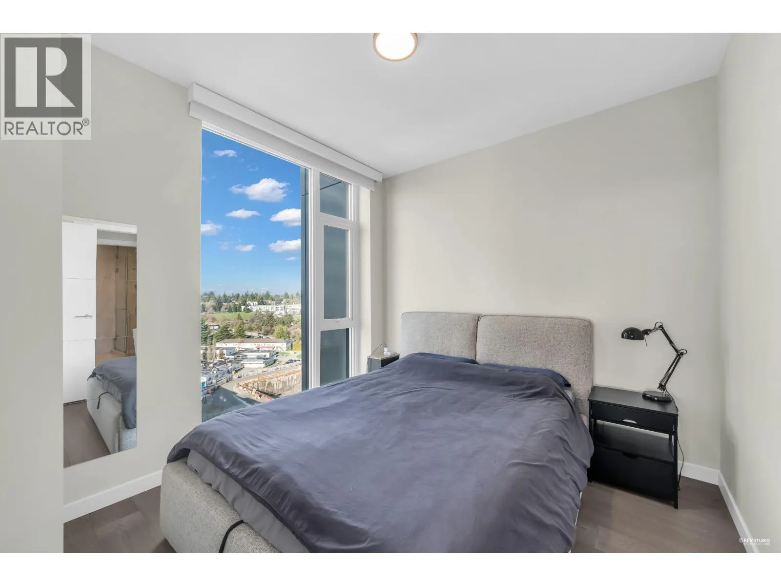 1906 7433 CAMBIE STREET