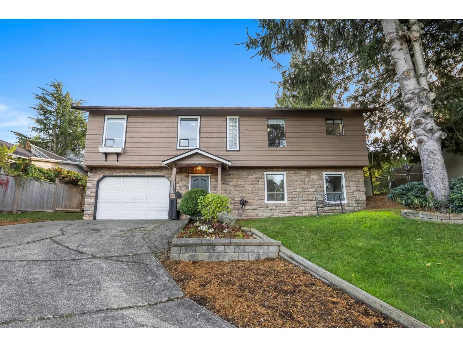 2734 VALEMONT CRESCENT