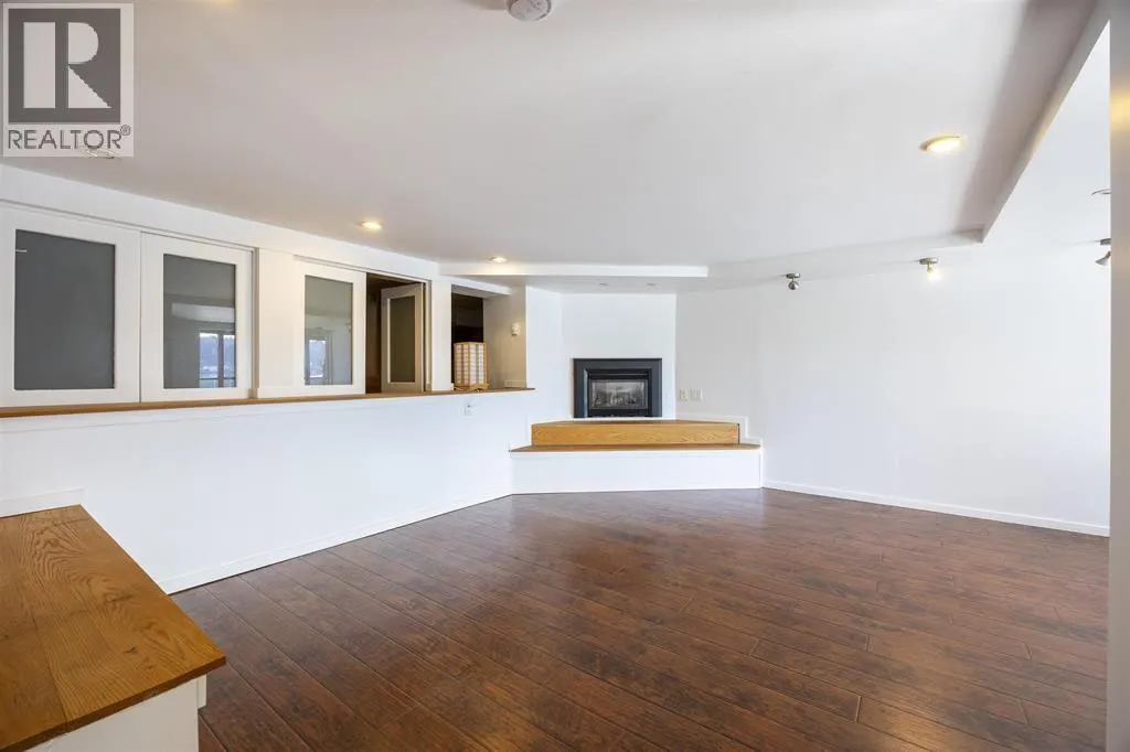 936 ALDERSIDE ROAD