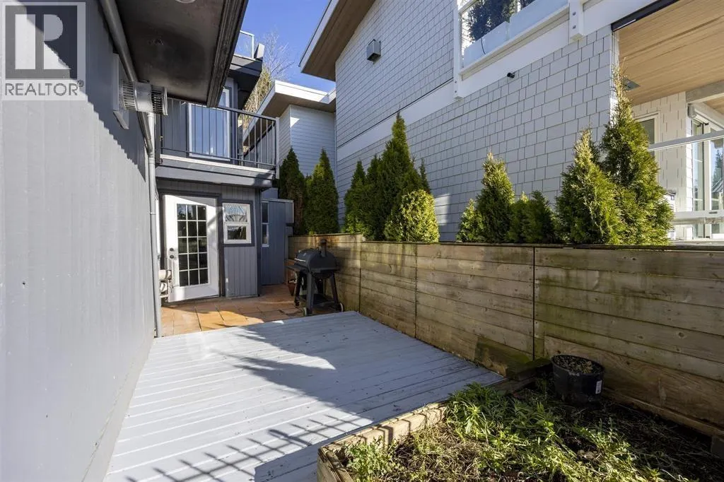 936 ALDERSIDE ROAD