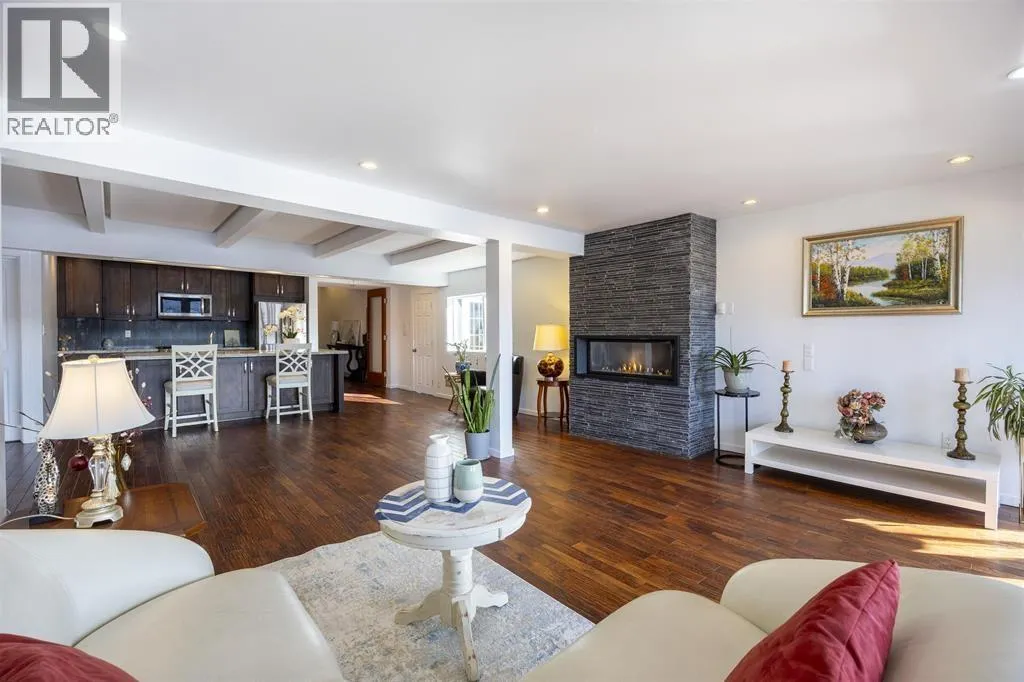 936 ALDERSIDE ROAD