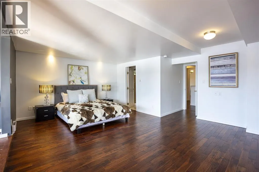 936 ALDERSIDE ROAD