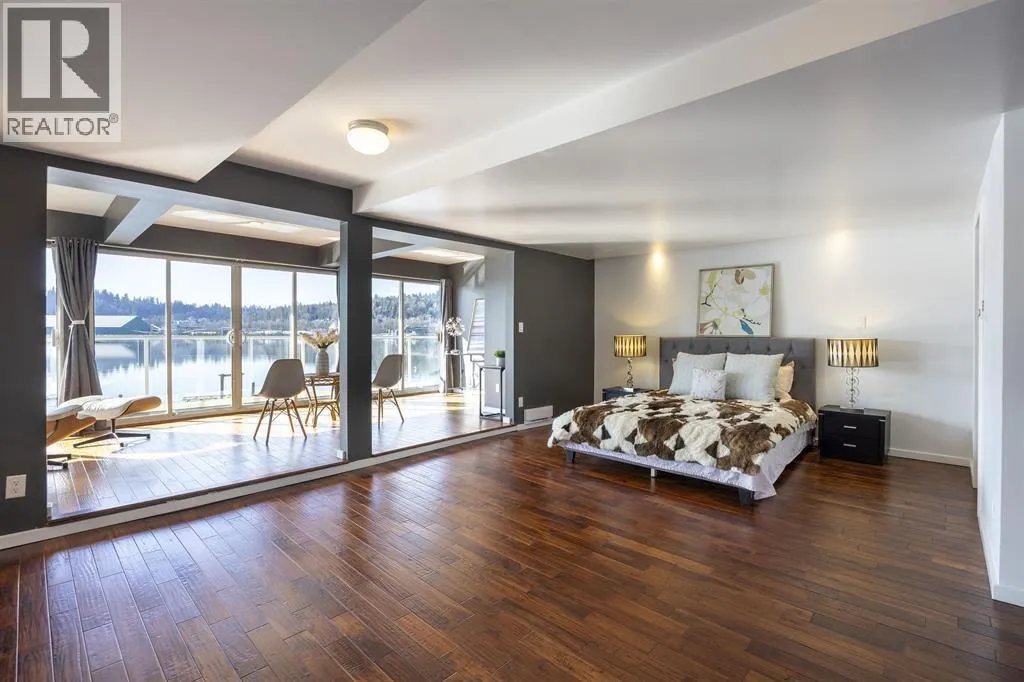 936 ALDERSIDE ROAD