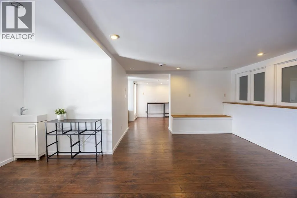 936 ALDERSIDE ROAD