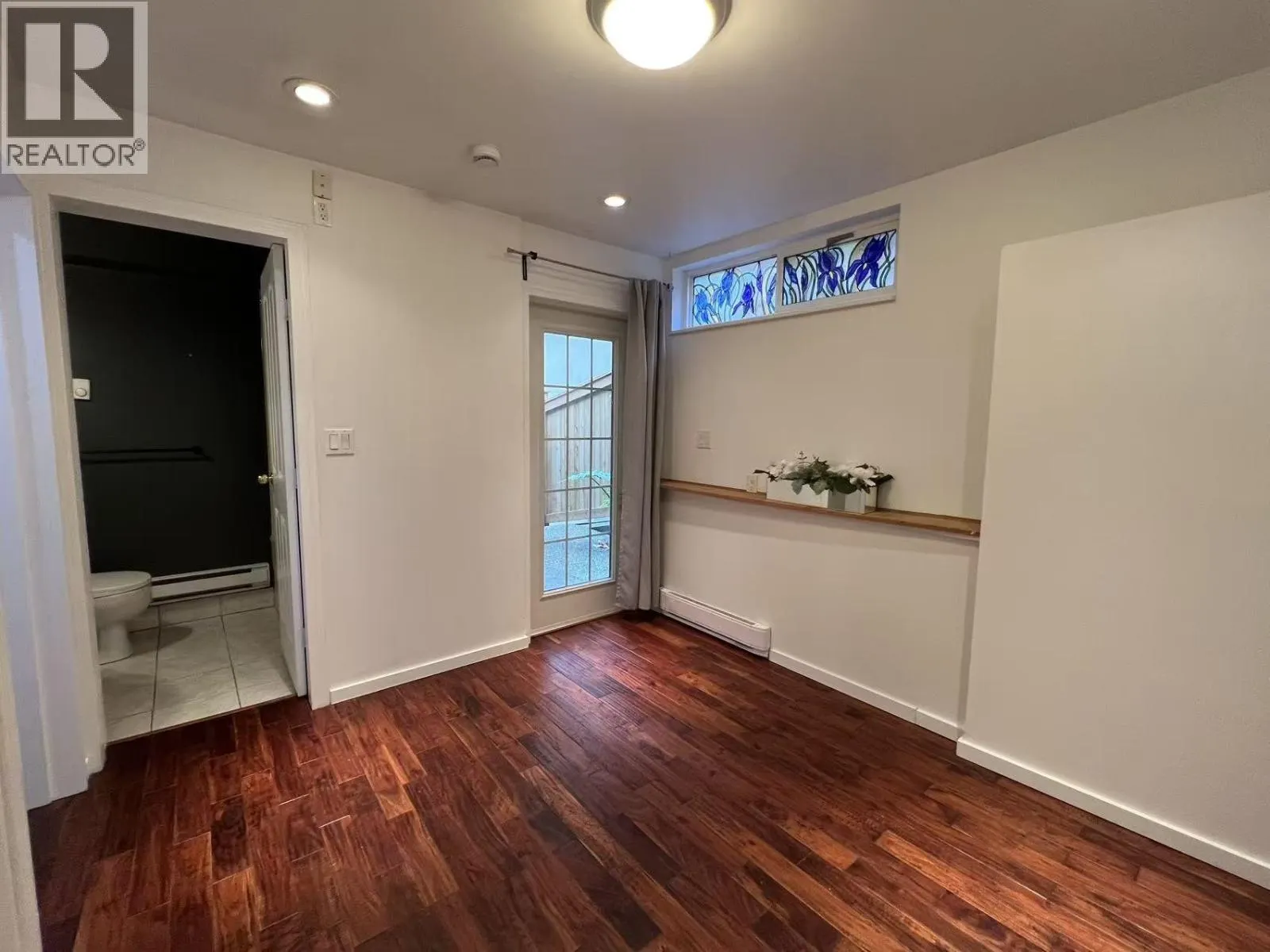 936 ALDERSIDE ROAD