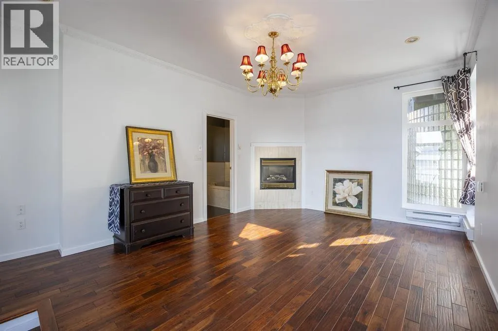 936 ALDERSIDE ROAD