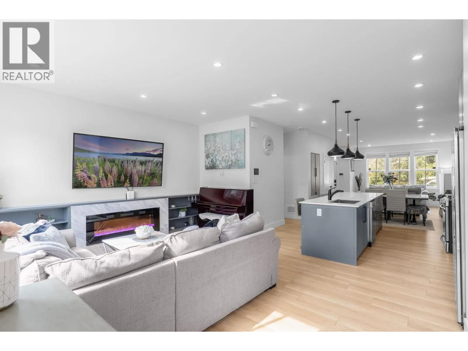 101 3416 QUEENSTON AVENUE