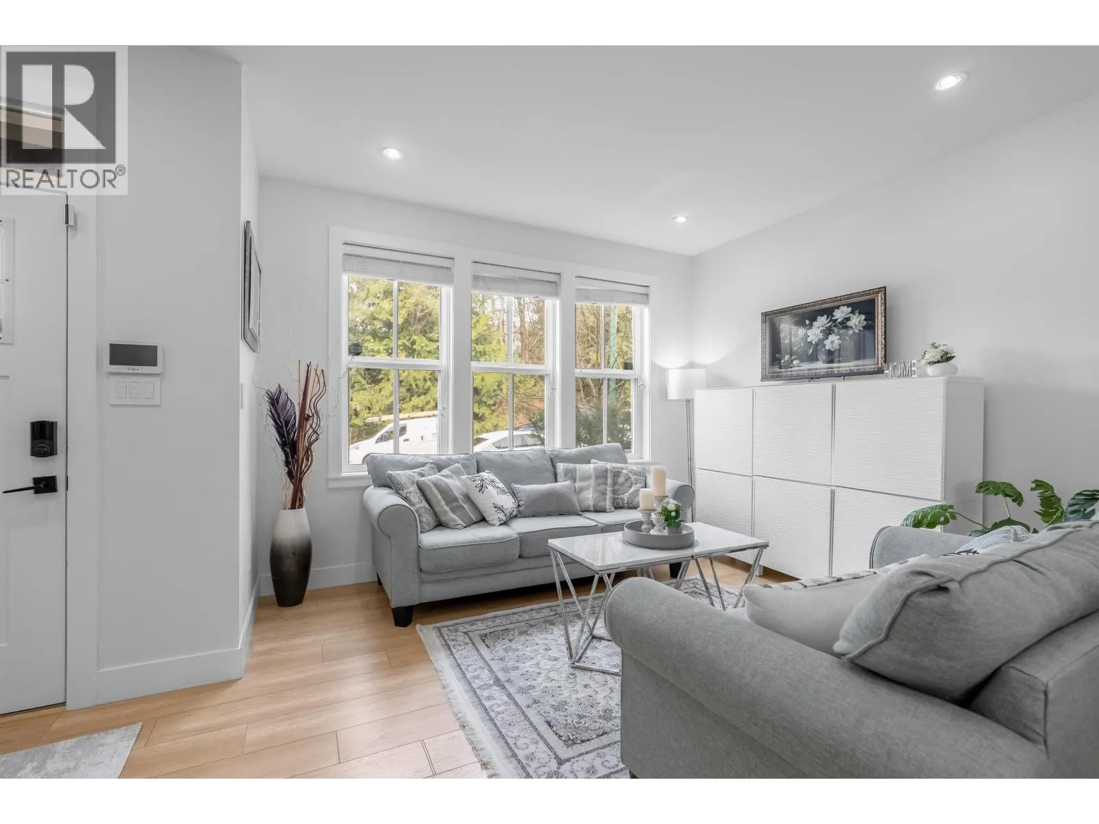 101 3416 QUEENSTON AVENUE