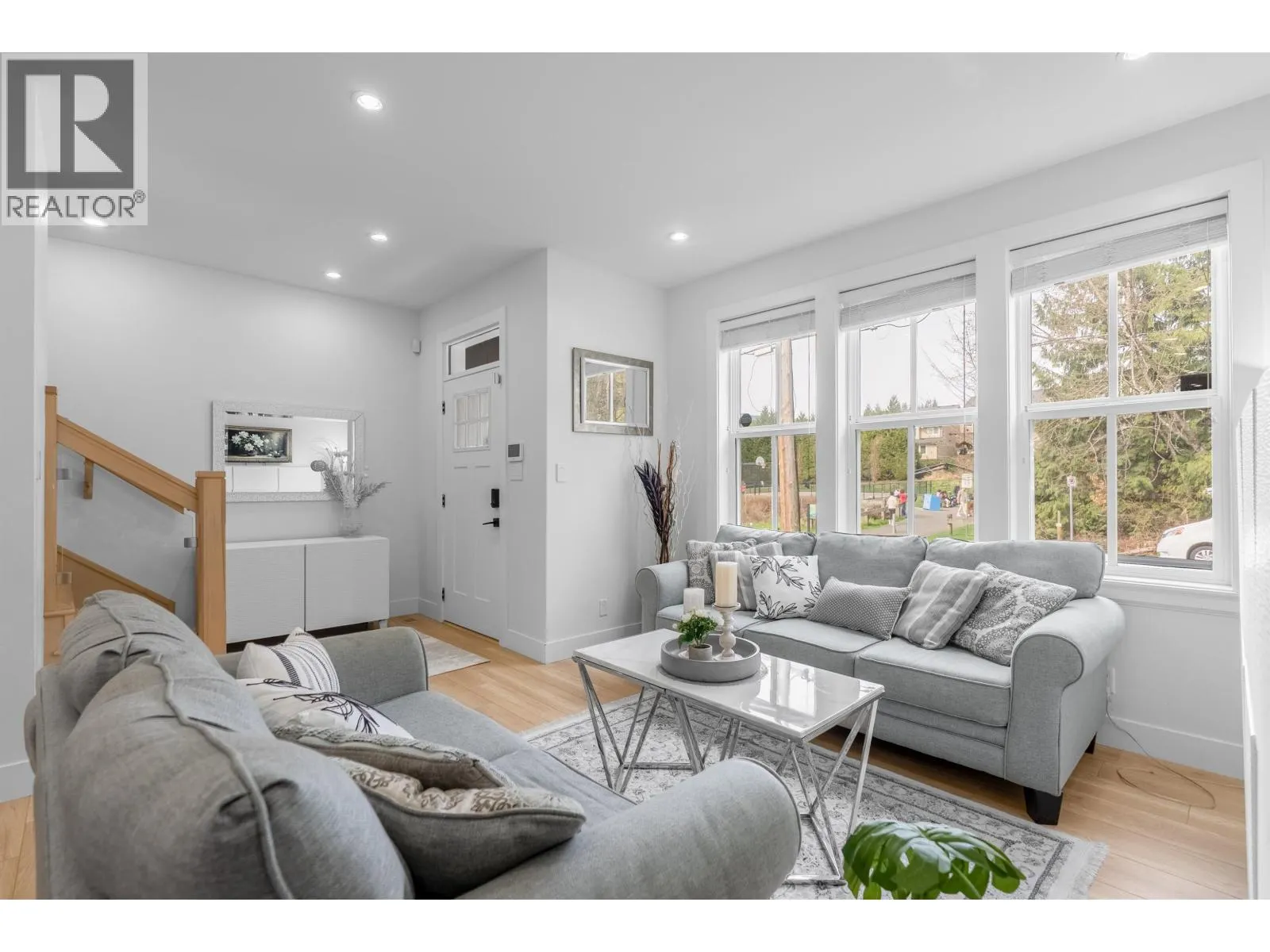 101 3416 QUEENSTON AVENUE