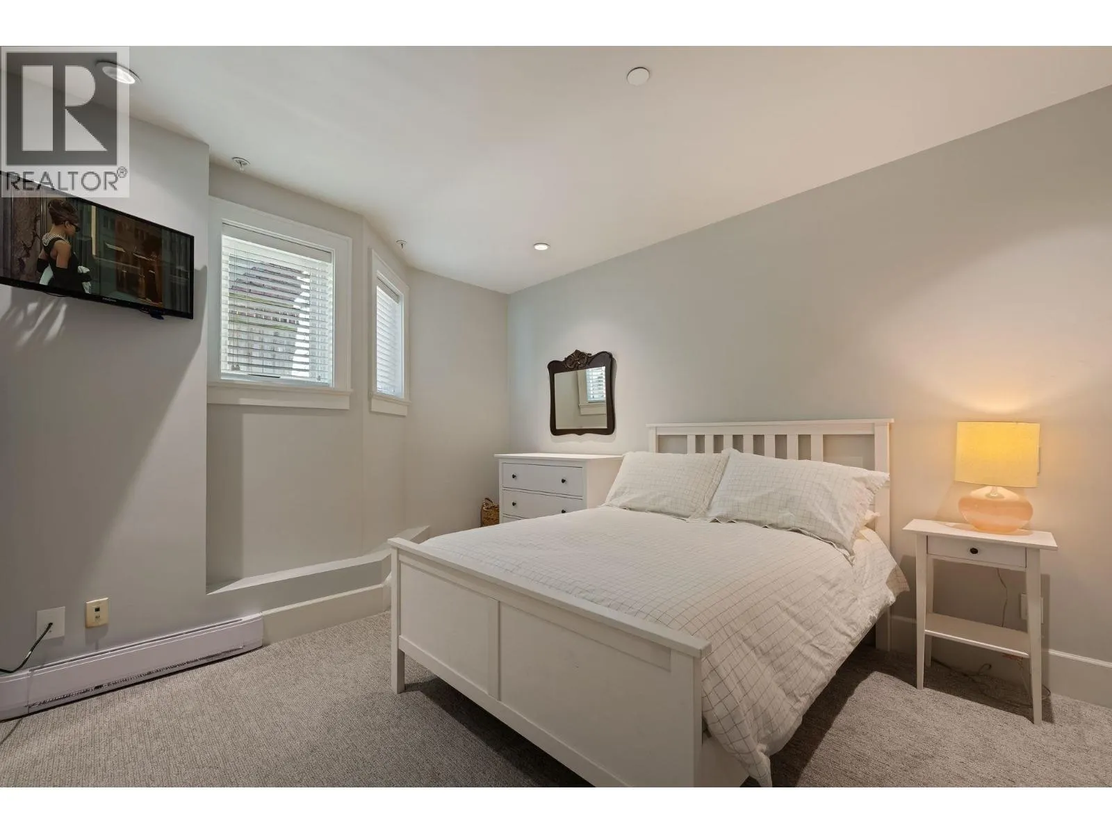 330 W 14TH AVENUE