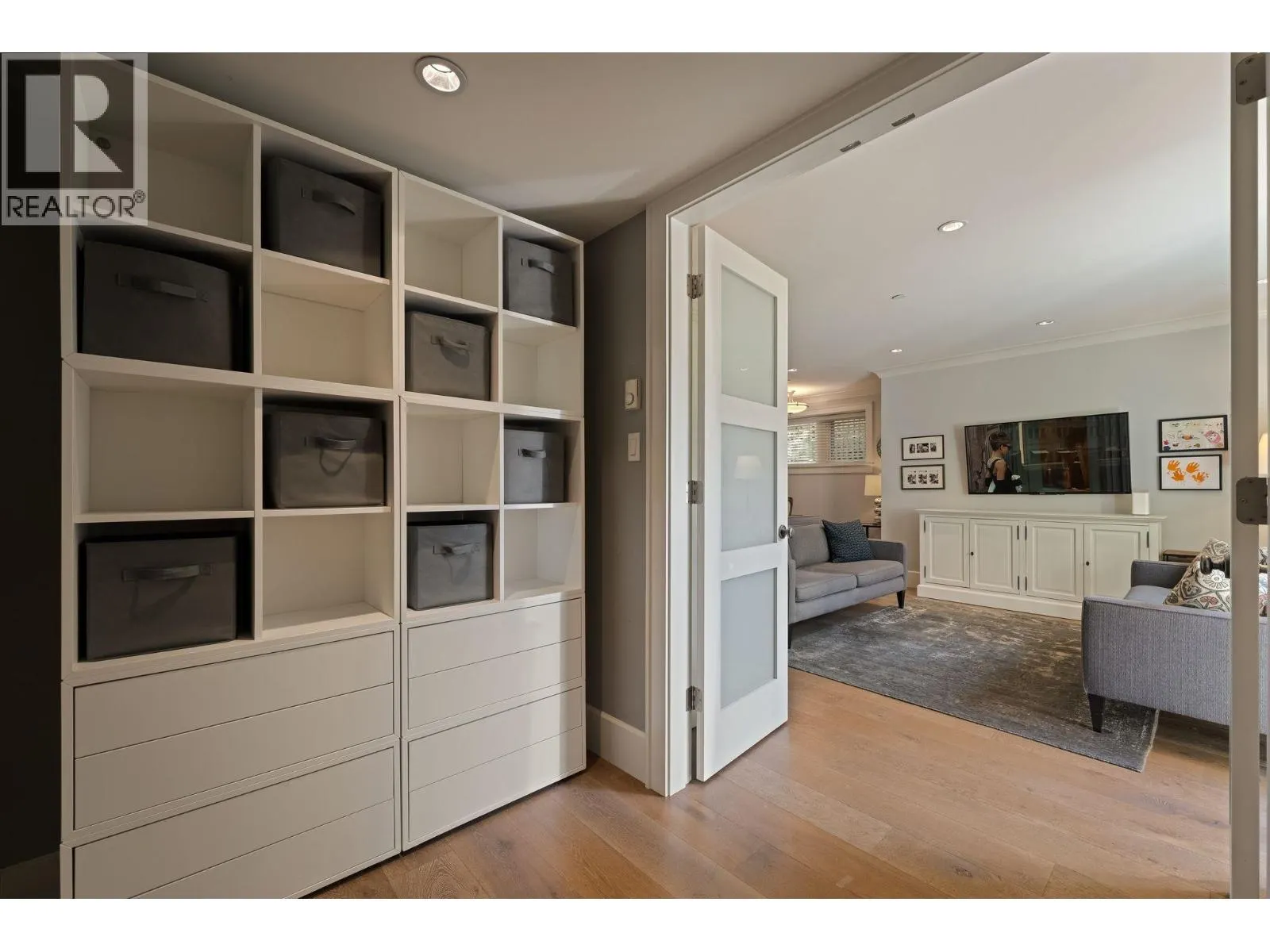 330 W 14TH AVENUE