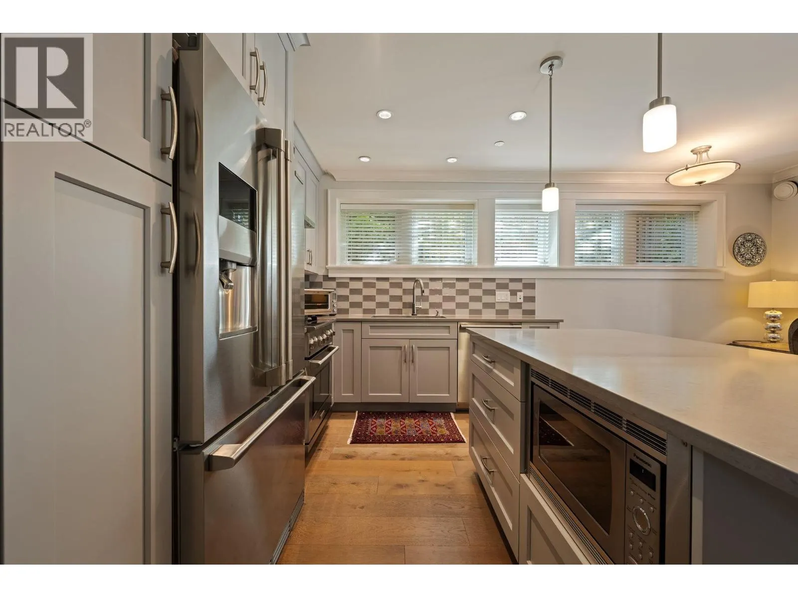 330 W 14TH AVENUE