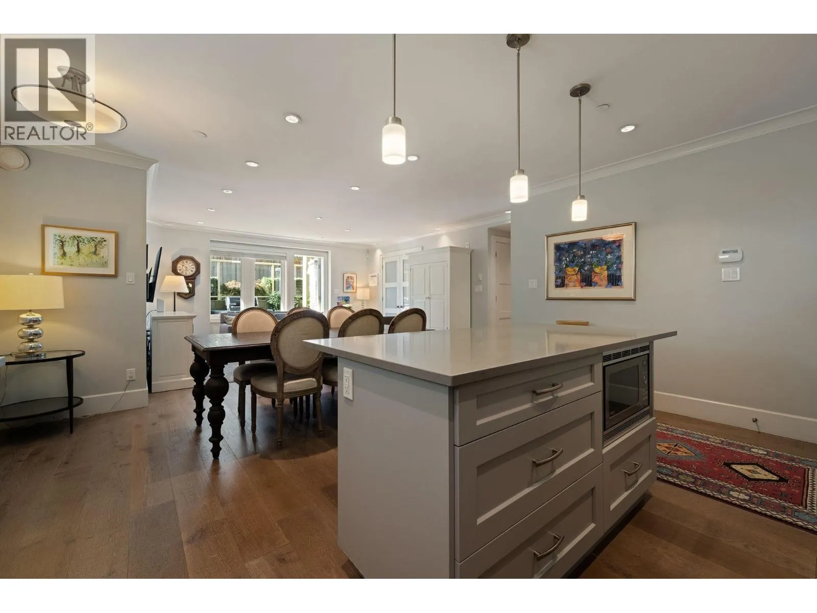 330 W 14TH AVENUE