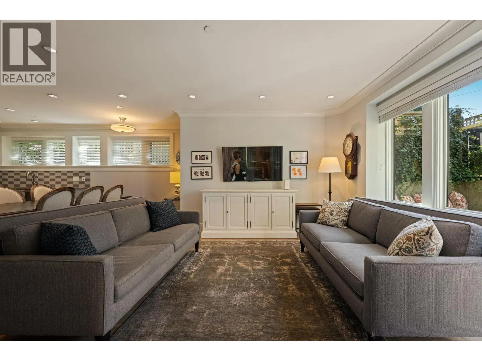 330 W 14TH AVENUE