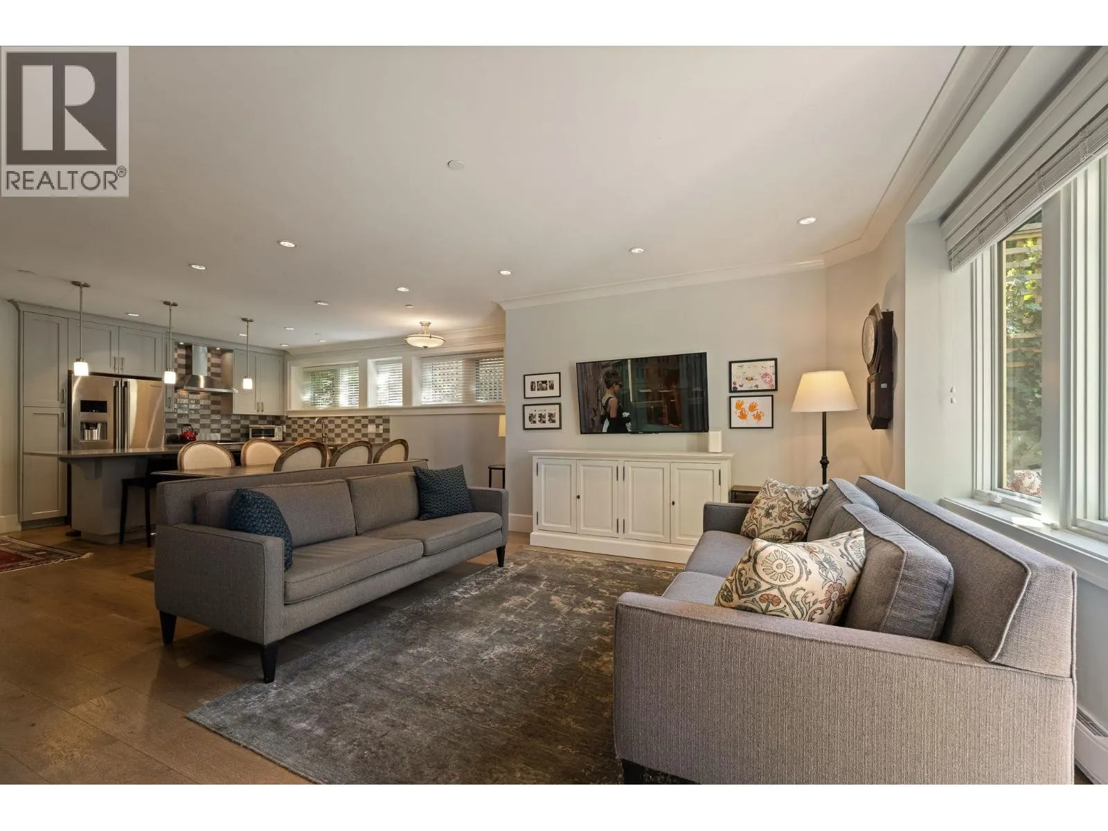 330 W 14TH AVENUE
