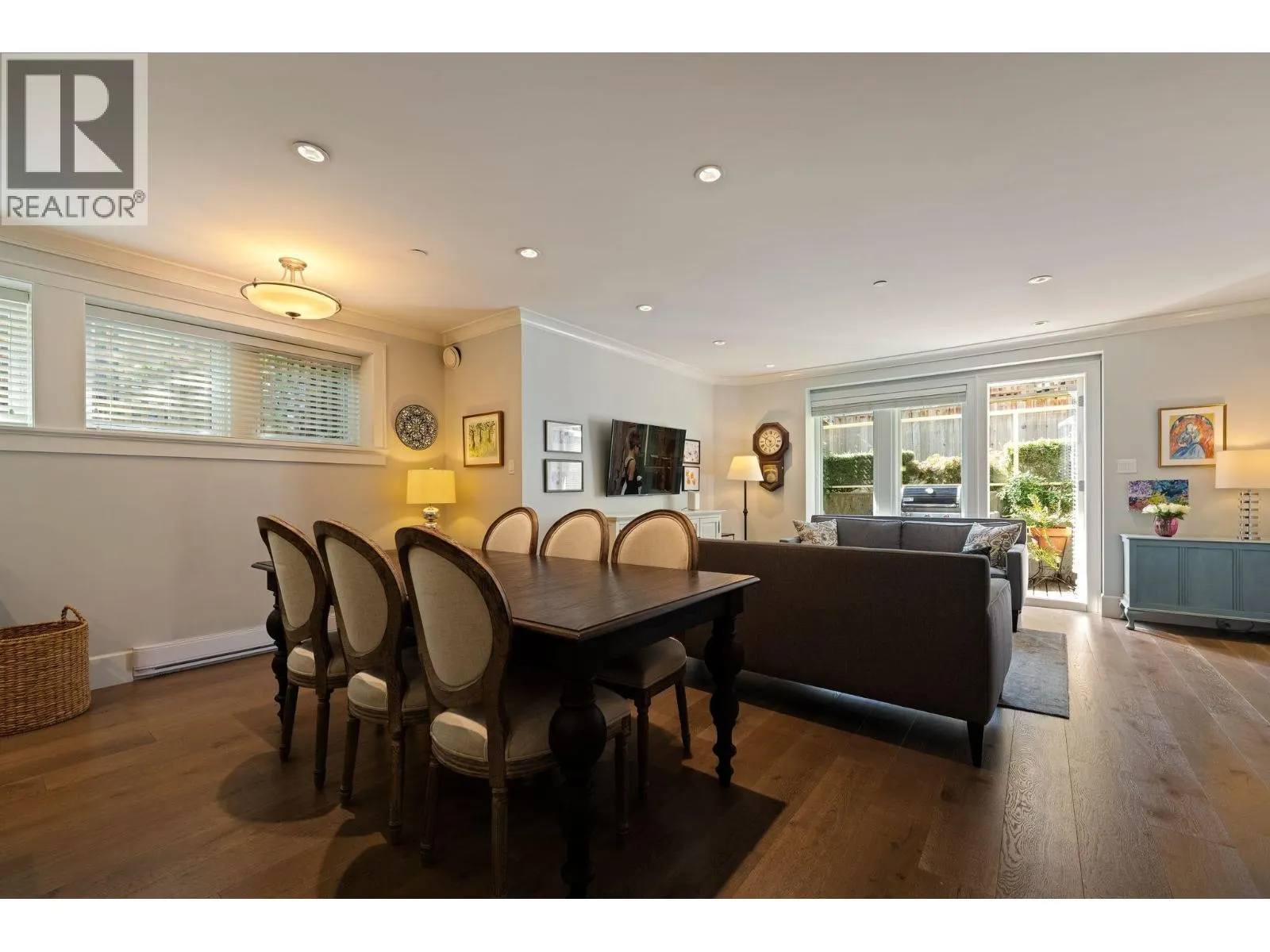 330 W 14TH AVENUE
