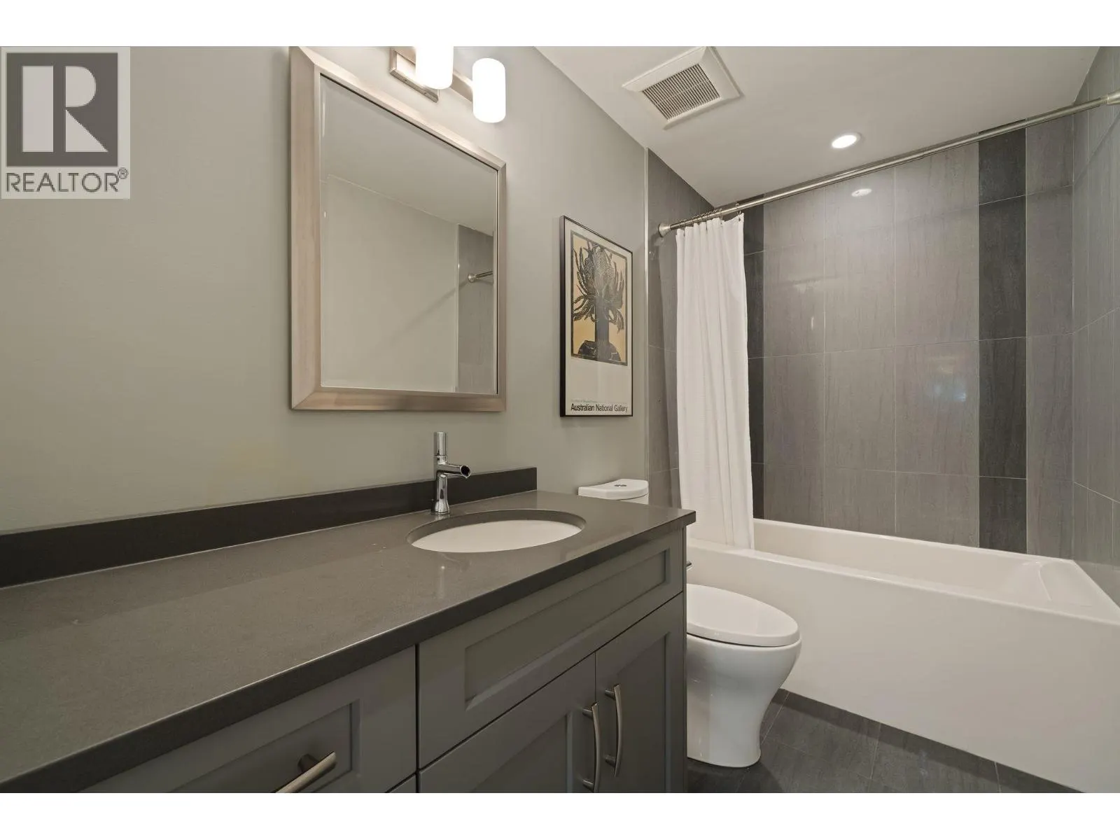 330 W 14TH AVENUE