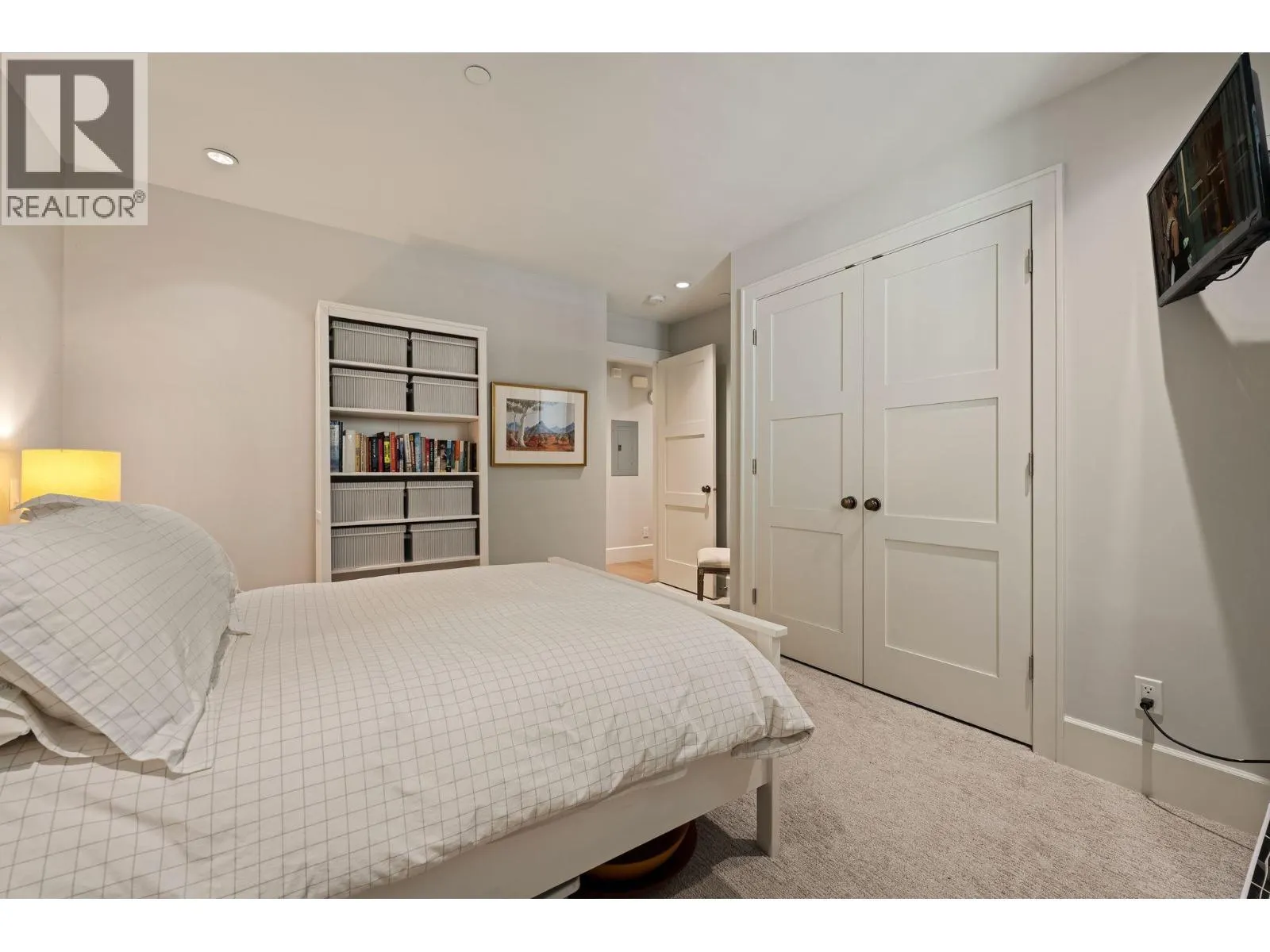 330 W 14TH AVENUE