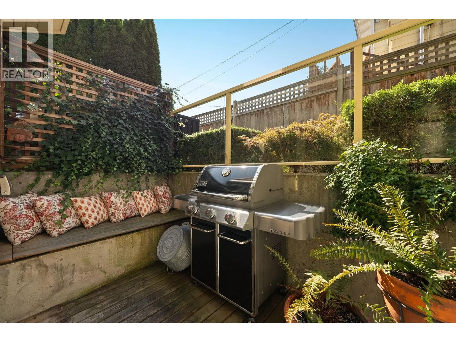 330 W 14TH AVENUE