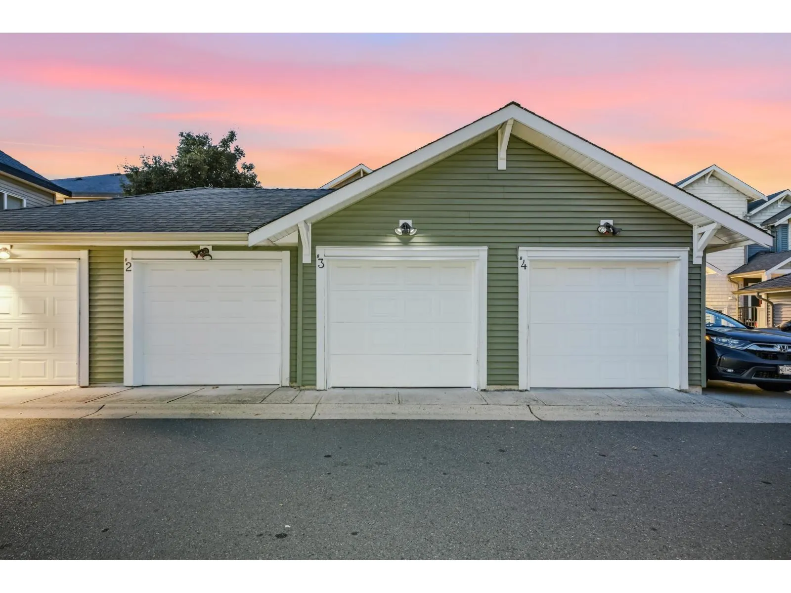 B3 19292 72A AVENUE