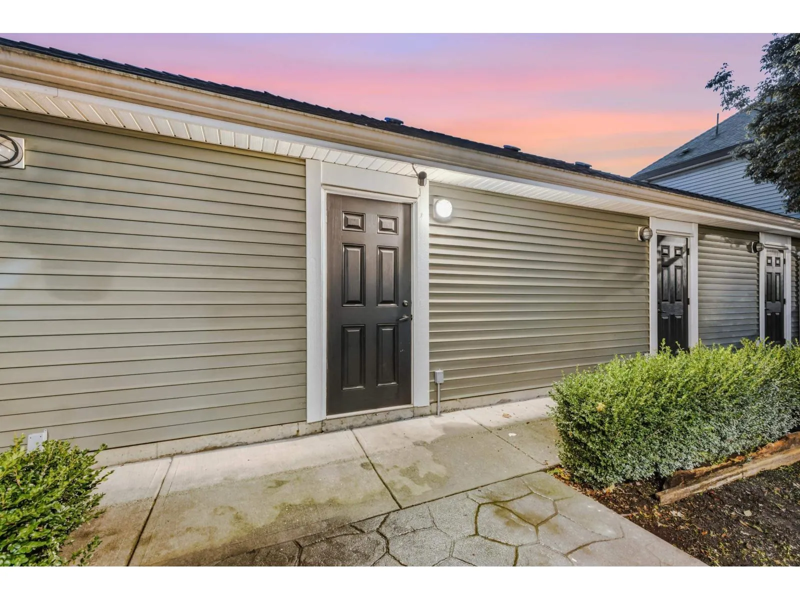B3 19292 72A AVENUE