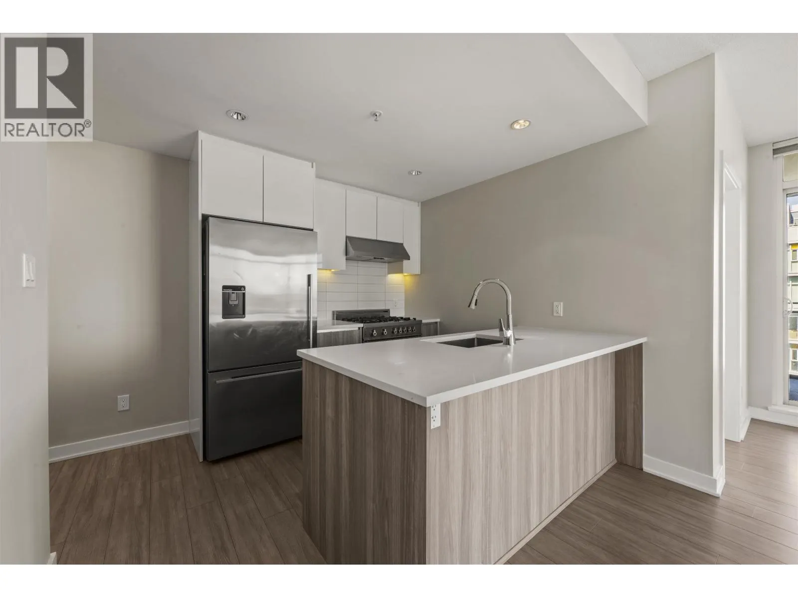 3705 4900 LENNOX LANE