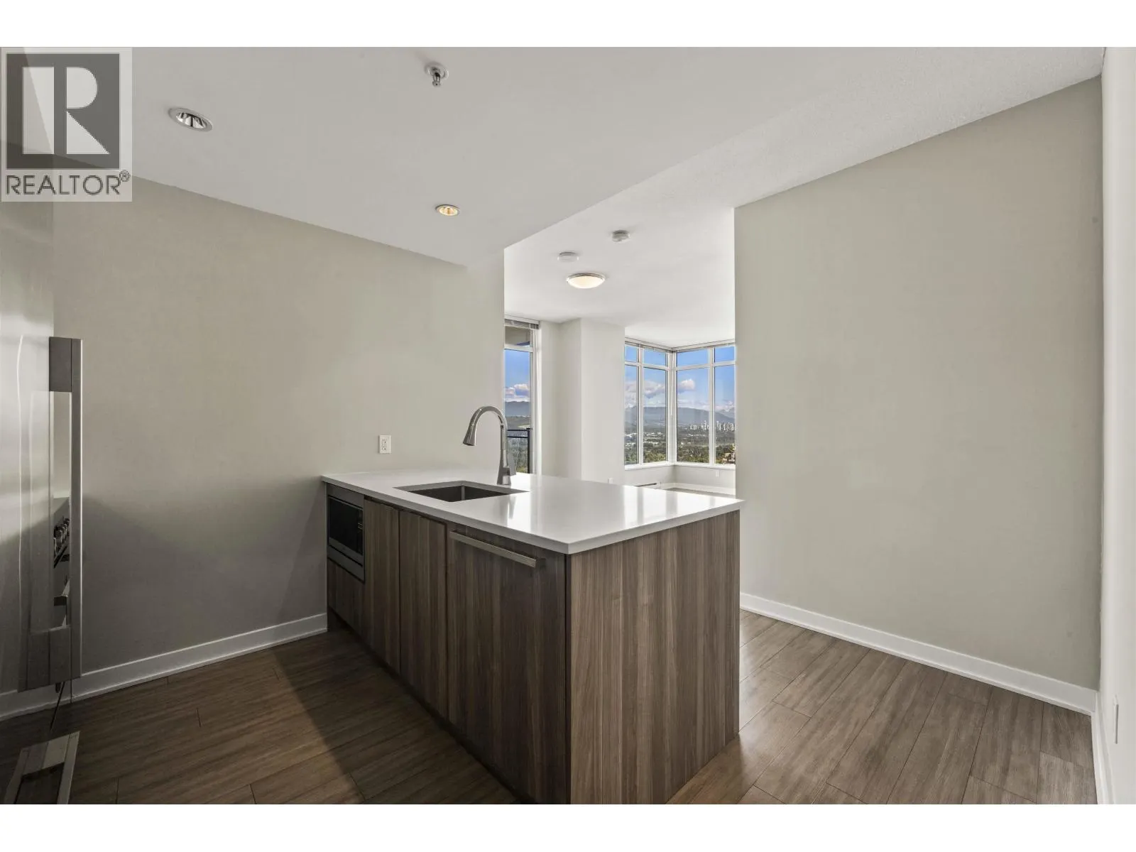 3705 4900 LENNOX LANE