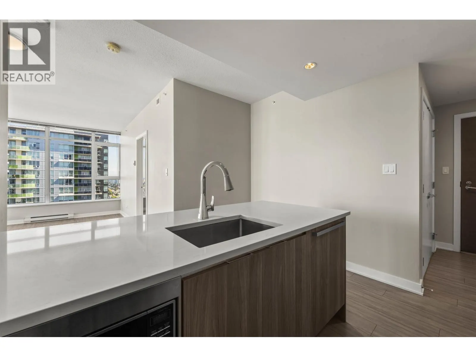3705 4900 LENNOX LANE