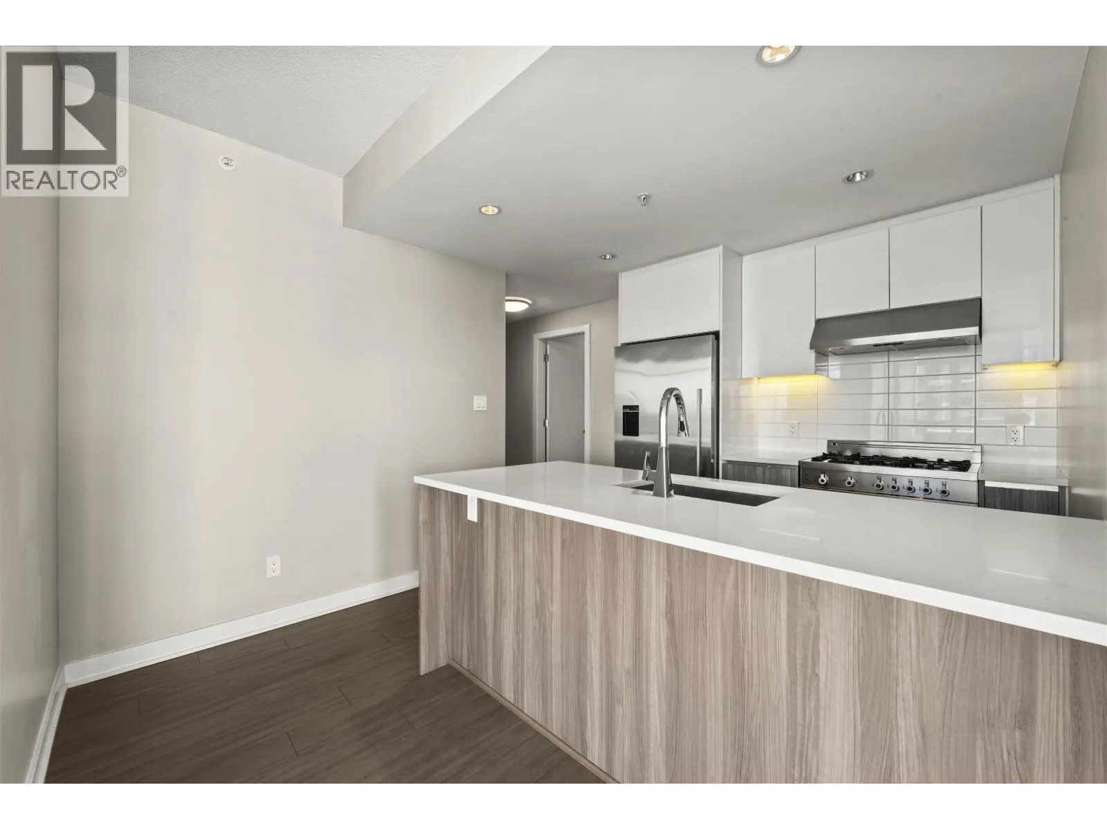 3705 4900 LENNOX LANE