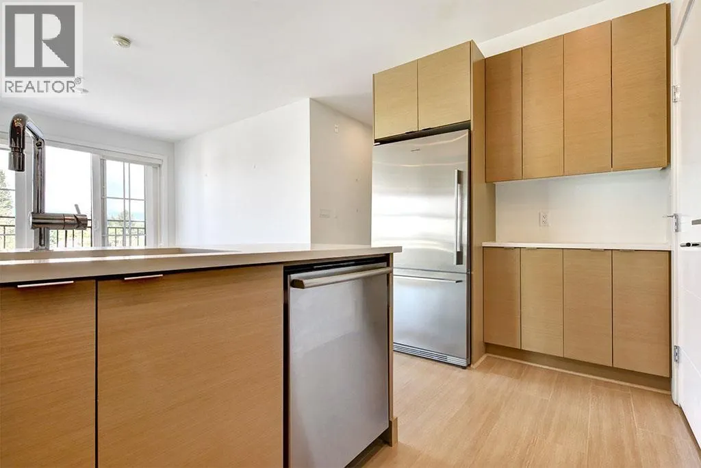 PH7 2528 COLLINGWOOD STREET