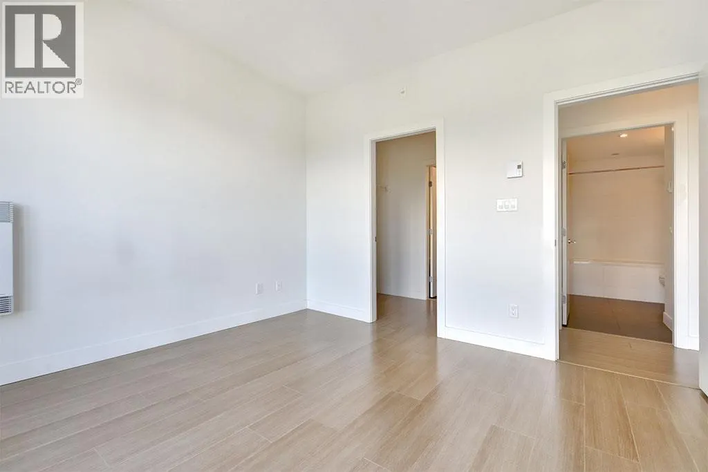 PH7 2528 COLLINGWOOD STREET