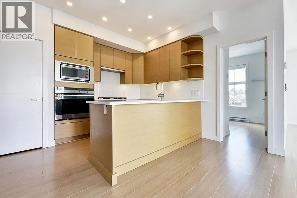 PH7 2528 COLLINGWOOD STREET