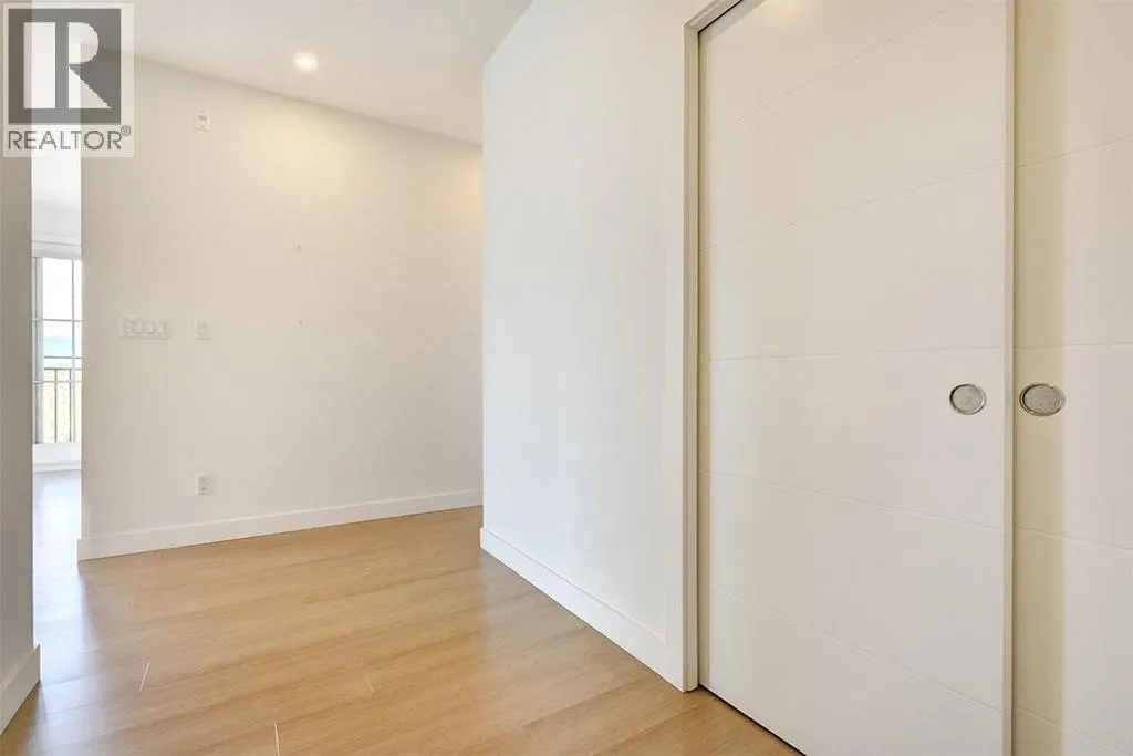 PH7 2528 COLLINGWOOD STREET