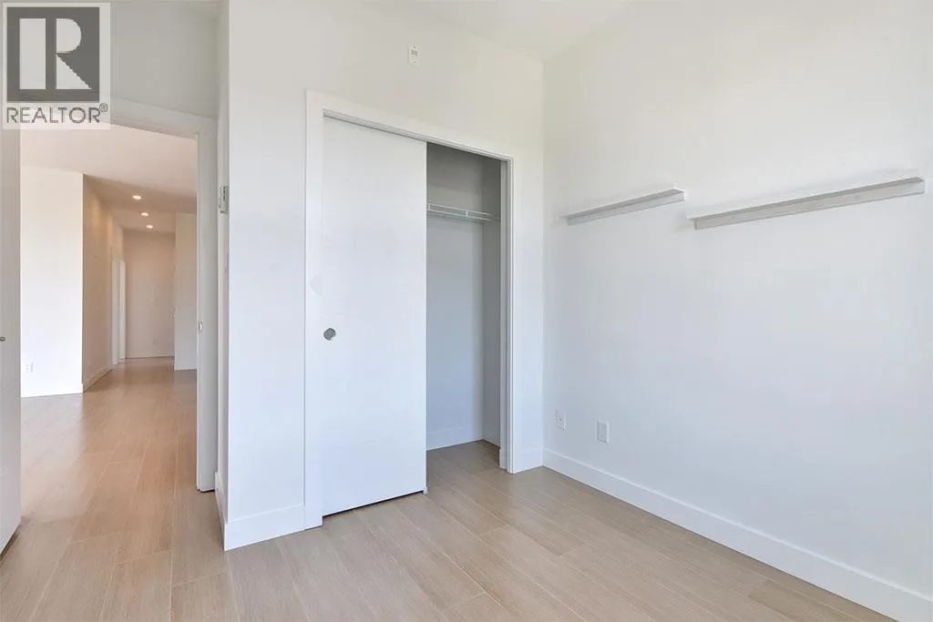 PH7 2528 COLLINGWOOD STREET