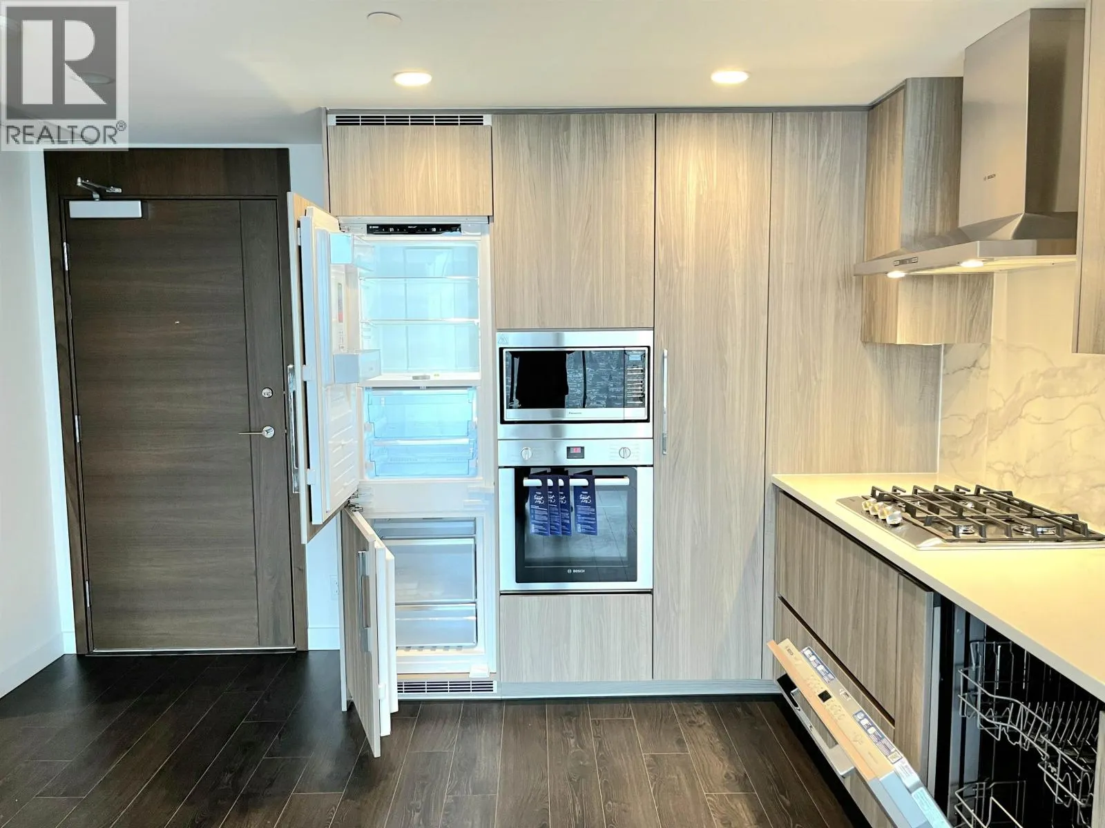 4308 4880 LOUGHEED HIGHWAY