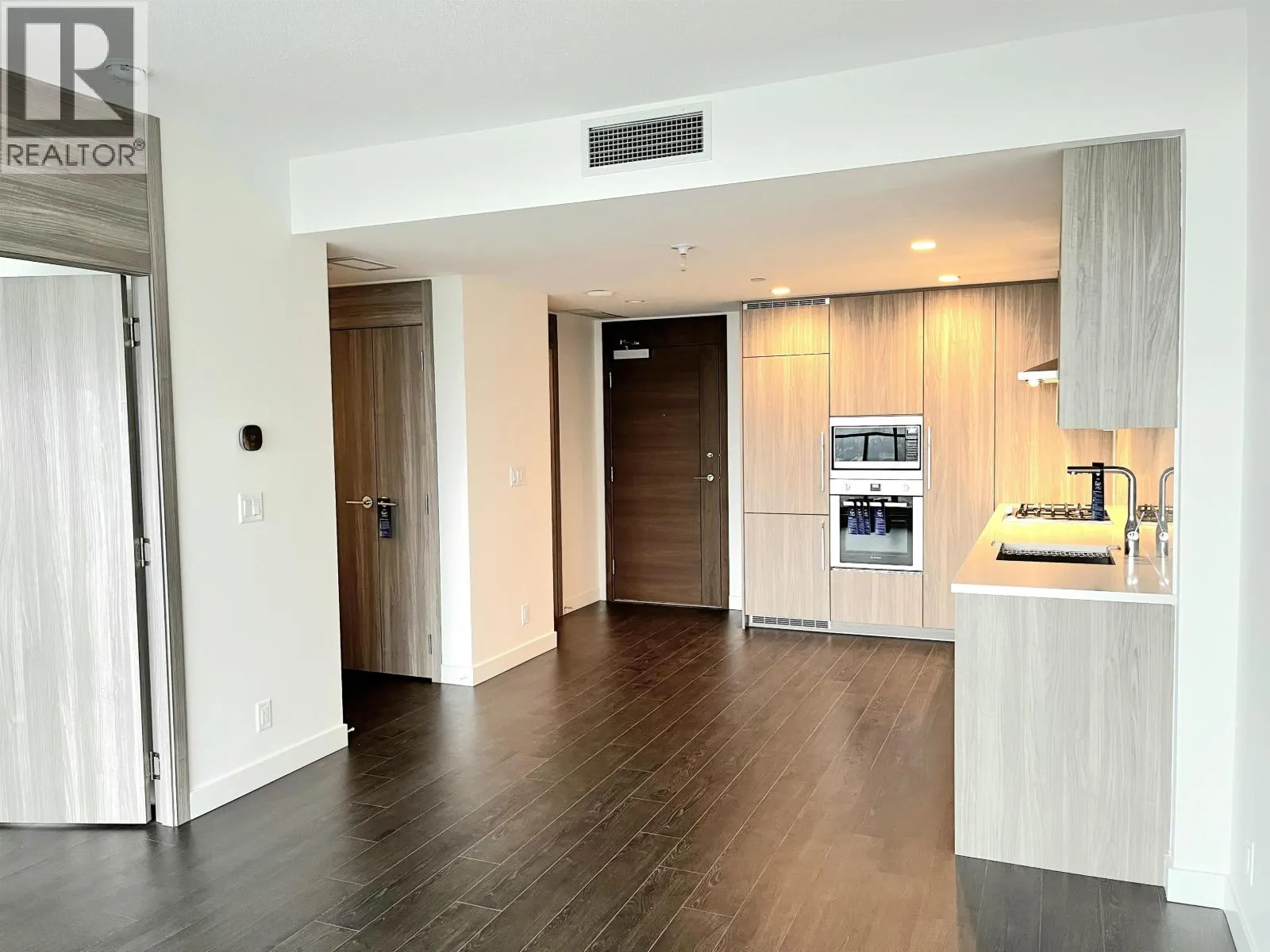 4308 4880 LOUGHEED HIGHWAY