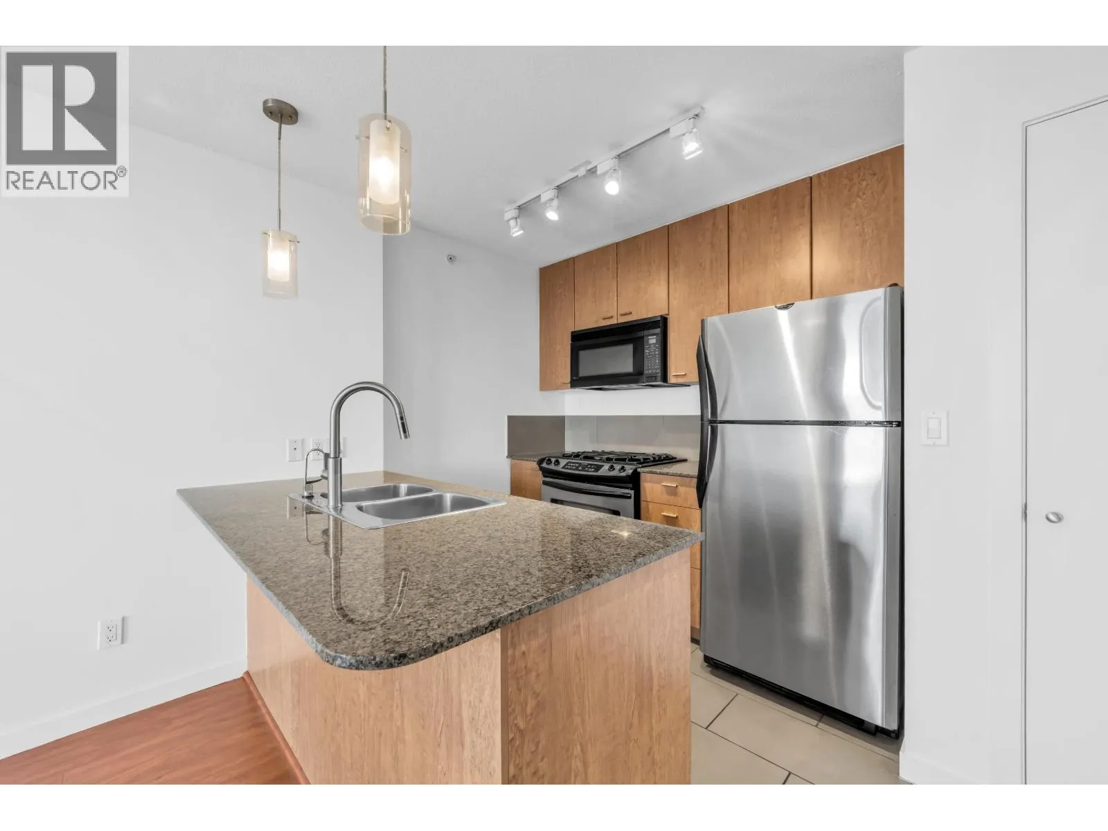 1508 7063 HALL AVENUE