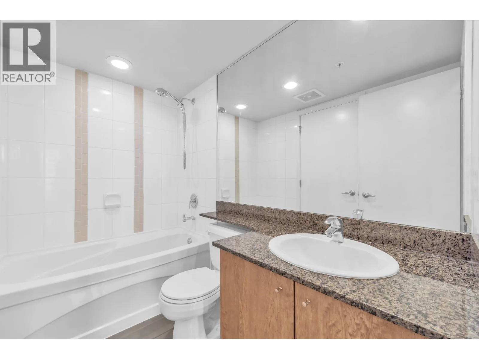 1508 7063 HALL AVENUE