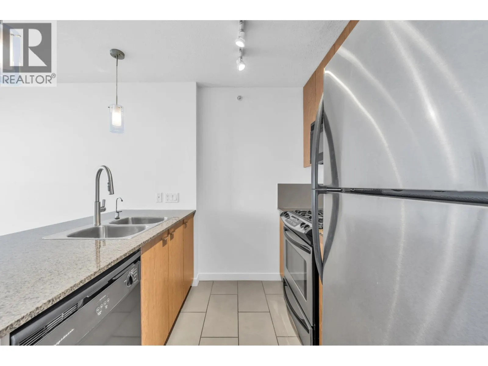 1508 7063 HALL AVENUE