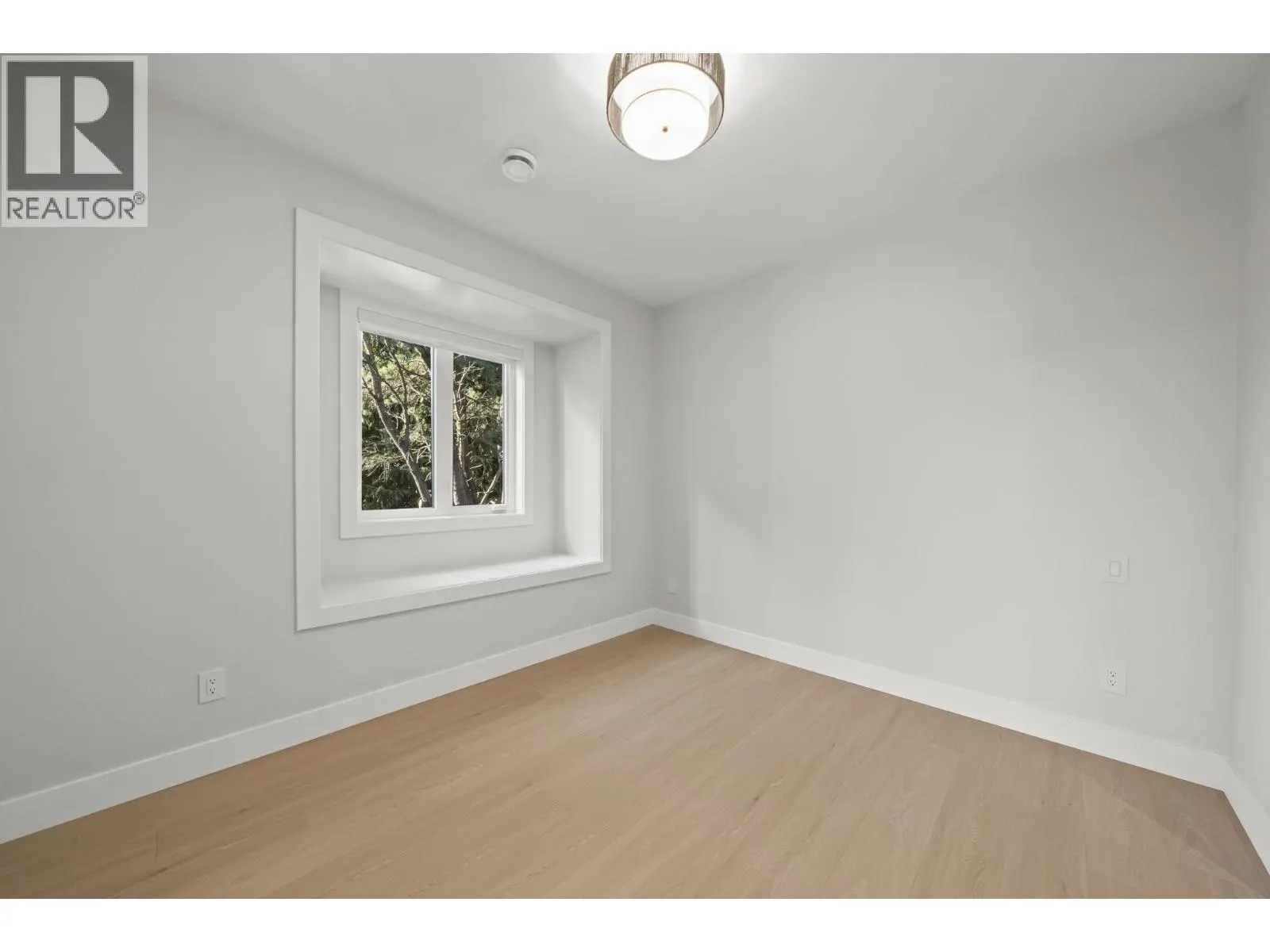 1 10931 SOUTHPORT ROAD