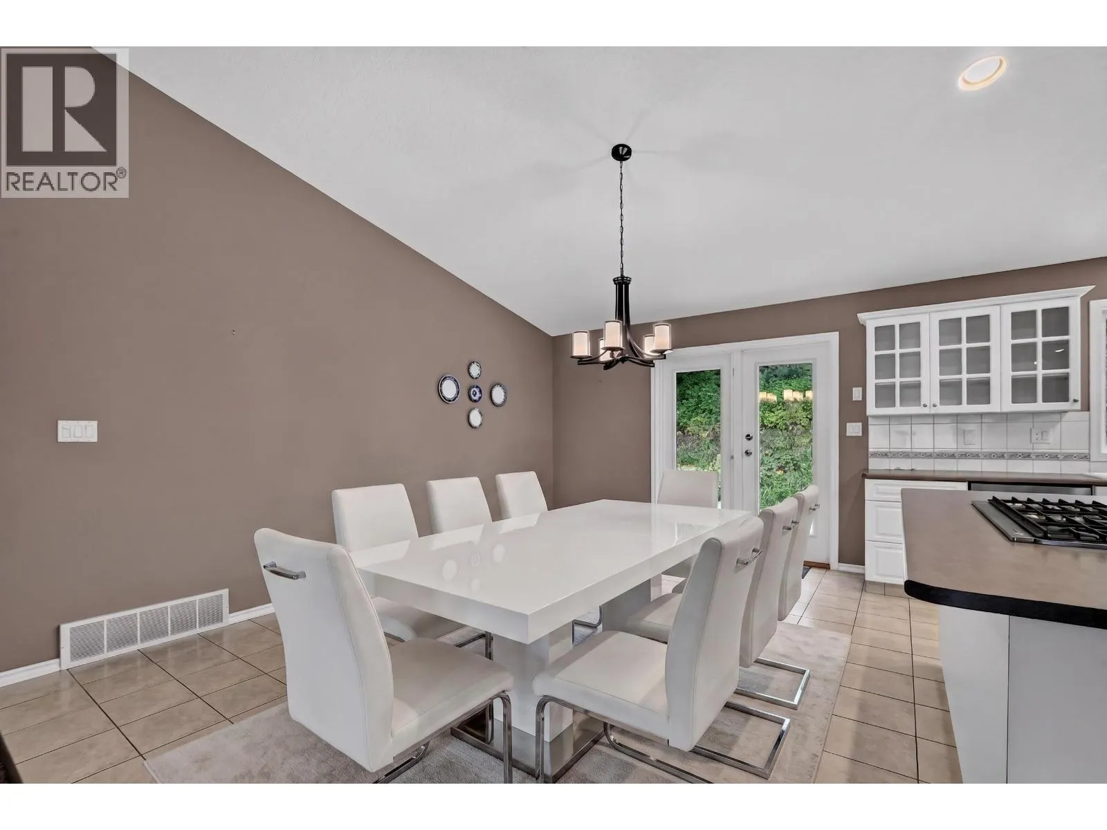 9288 SUMMERSET PLACE