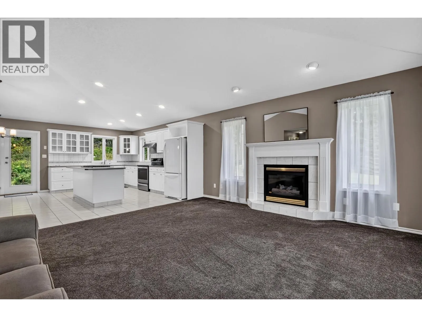 9288 SUMMERSET PLACE