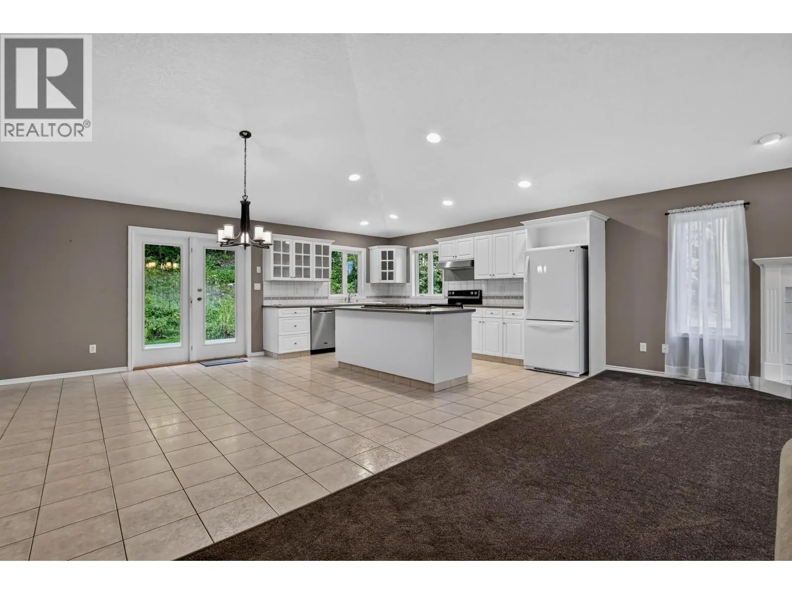 9288 SUMMERSET PLACE