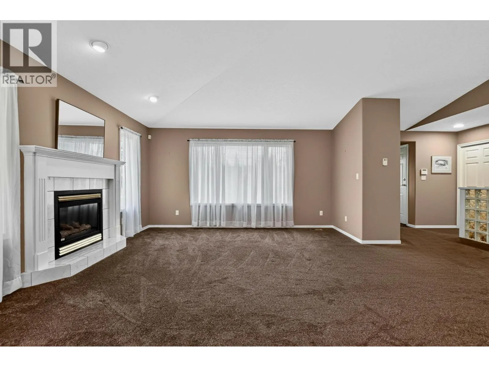 9288 SUMMERSET PLACE
