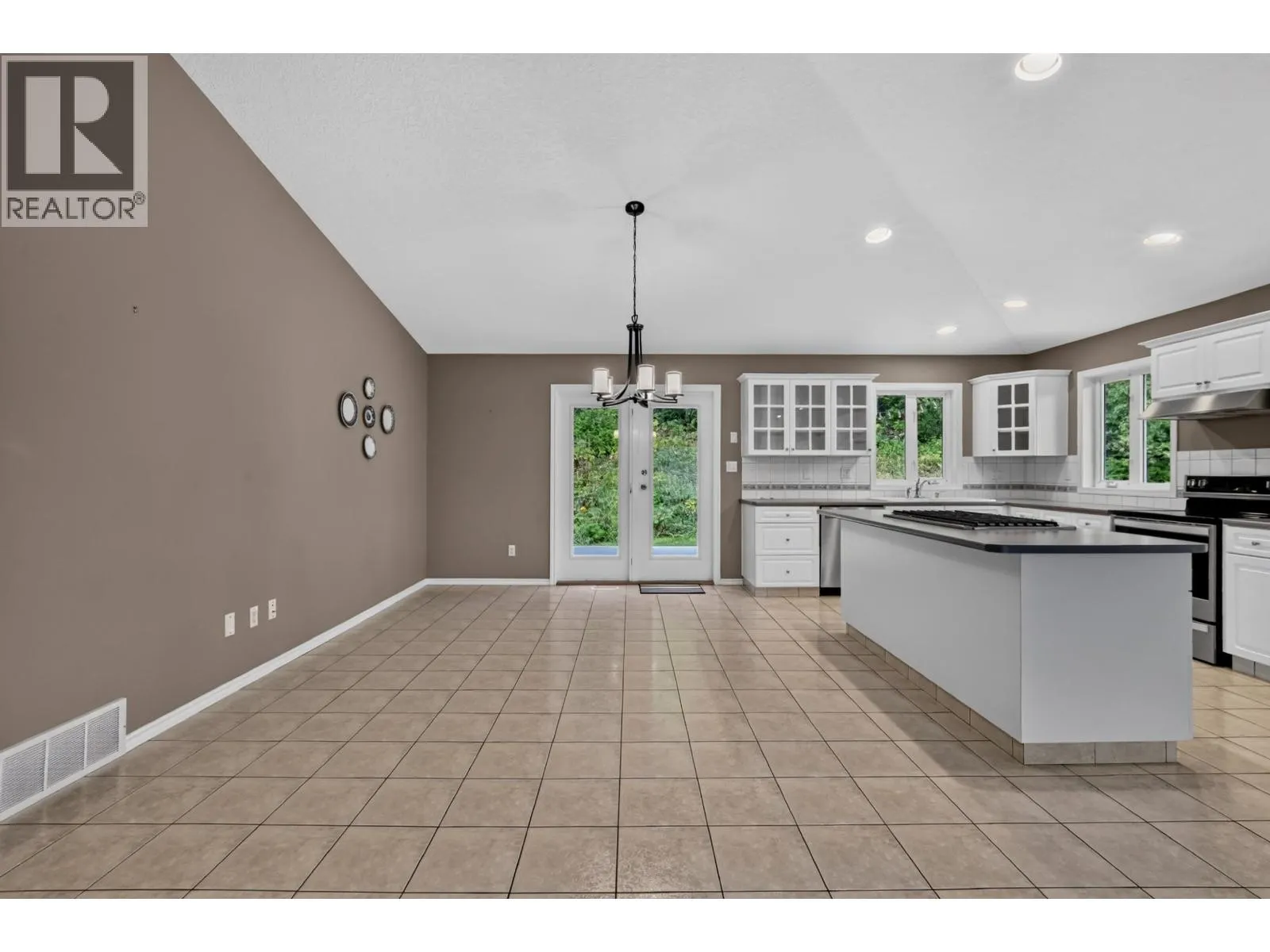9288 SUMMERSET PLACE