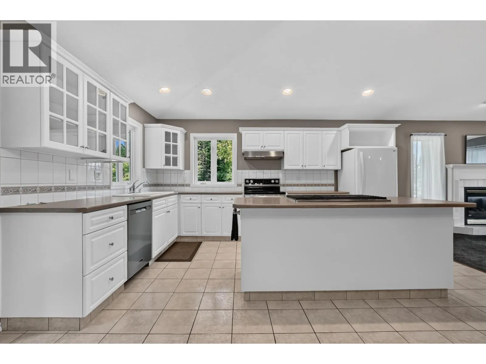9288 SUMMERSET PLACE